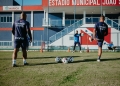 Zagueiro Sandro Silva e volante Marcelo no último treino antes do confronto contra o Boavista 📸 Paulinne Carvalho-Maricá F.C