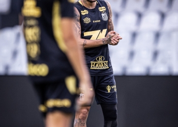 Neymar treinou normalmente nesta sexta-feira e deve ir para o jogo contra o Sport. Foto: Raul Baretta/Santos FC