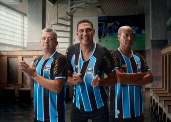 Carlos Miguel, Zé Afonso e Aílton apresentam a nova camisa do Grêmio com a New Balance para 2026 / Crédito: Divulgação