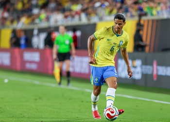 Douglas Santos em jogo contra a Croácia. Pode ser Lateral esquerdo titular na Copa do MUndo. Foto: Roger Wimmer