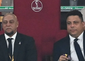 Roberto Carlos e Ronaldo durante a Copa do Catar, em 2022.