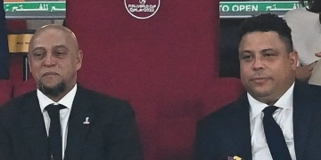 Roberto Carlos e Ronaldo durante a Copa do Catar, em 2022.