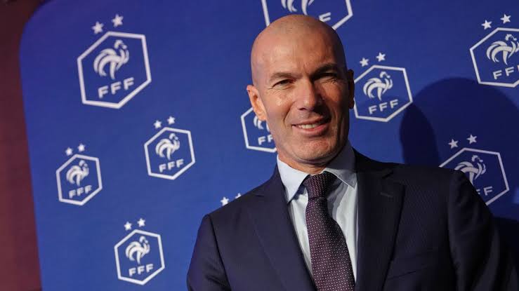 Zidane é anunciado como novo treinador da França