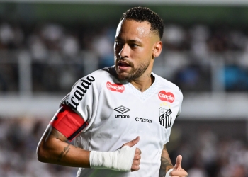 SP - SANTOS - 15/02/2026 - PAULISTA 2026, SANTOS X VELO CLUBE - Neymar Jr. jogador do Santos durante partida contra o Velo Clube no estadio Vila Belmiro pelo campeonato Paulista 2026.  Foto: Jota Erre/AGIF