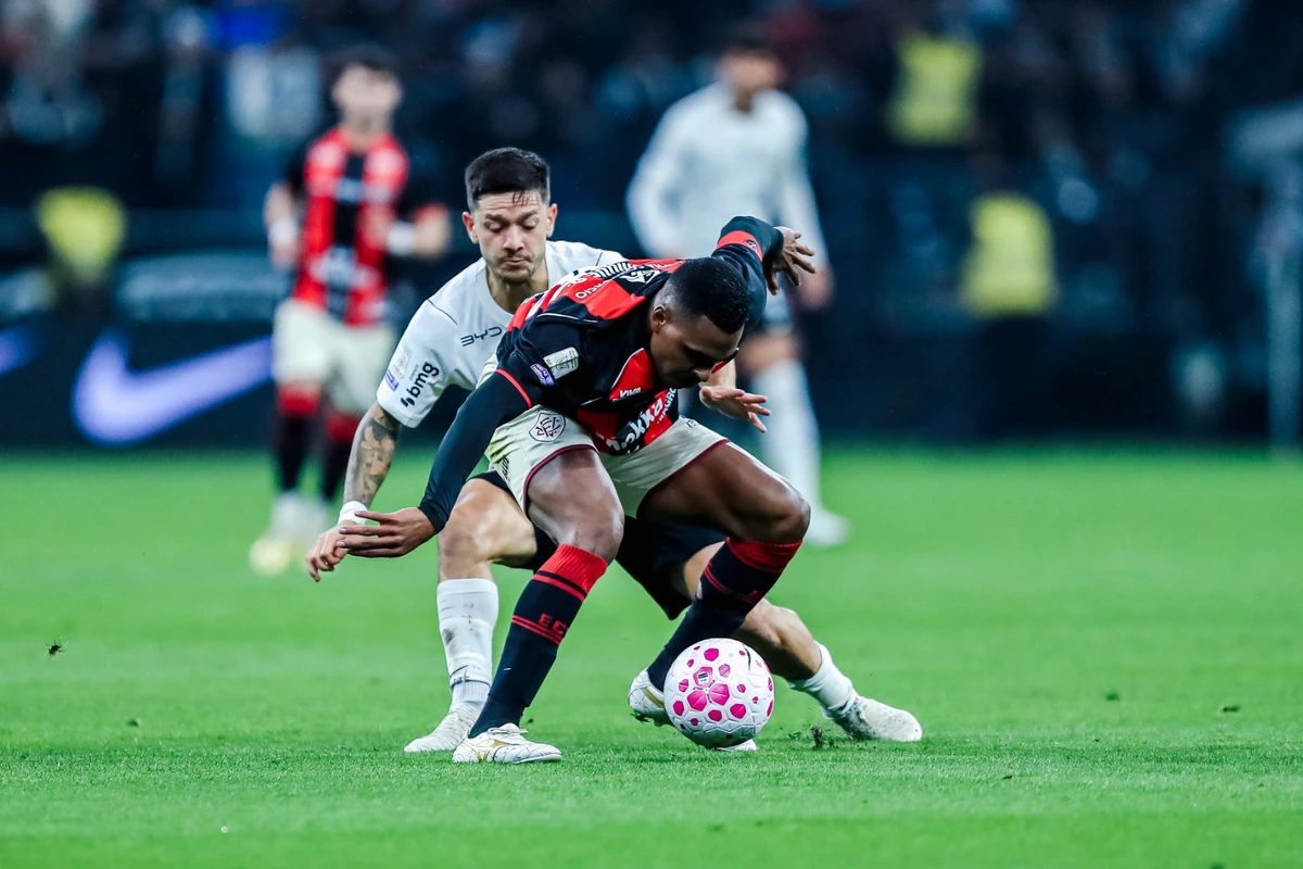 Corinthians enfrenta crise com risco de rebaixamento e dívidas